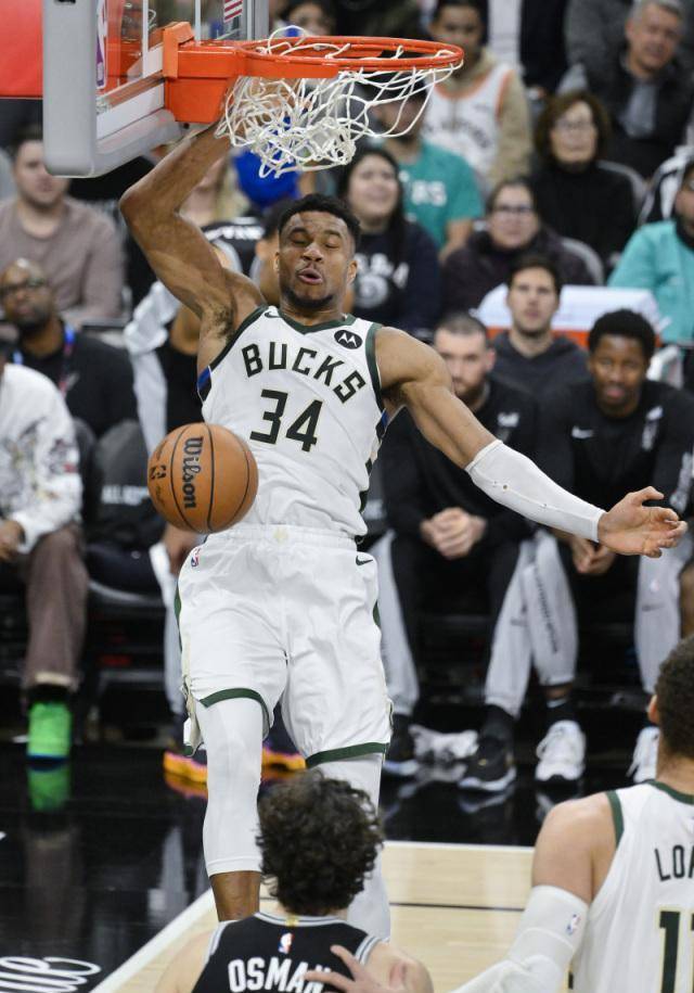 雄鹿轻取对手，全面占据优势的简单介绍