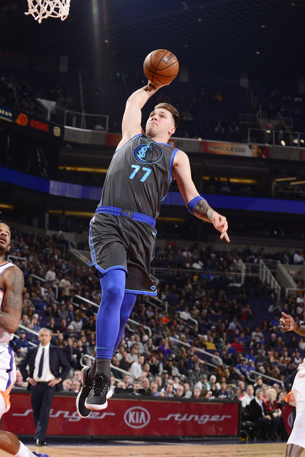 独行侠擒太阳，小乔丹内线统治