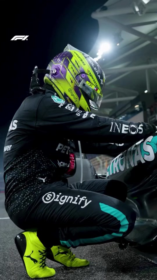 开云体育APP下载-法拉利完胜迈凯伦，汉密尔顿惊艳四座