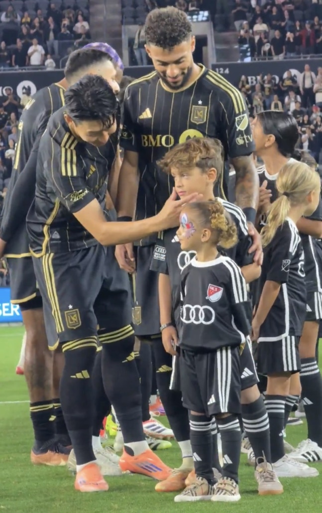 韩国队完胜泰国队，辛杜关键制胜